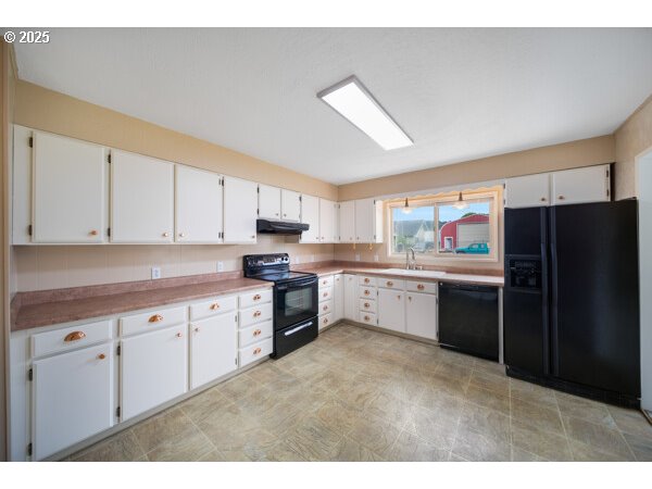 241 North 21st Street Reedsport, OR 97467 - Photo 6 of 44 Kitchen