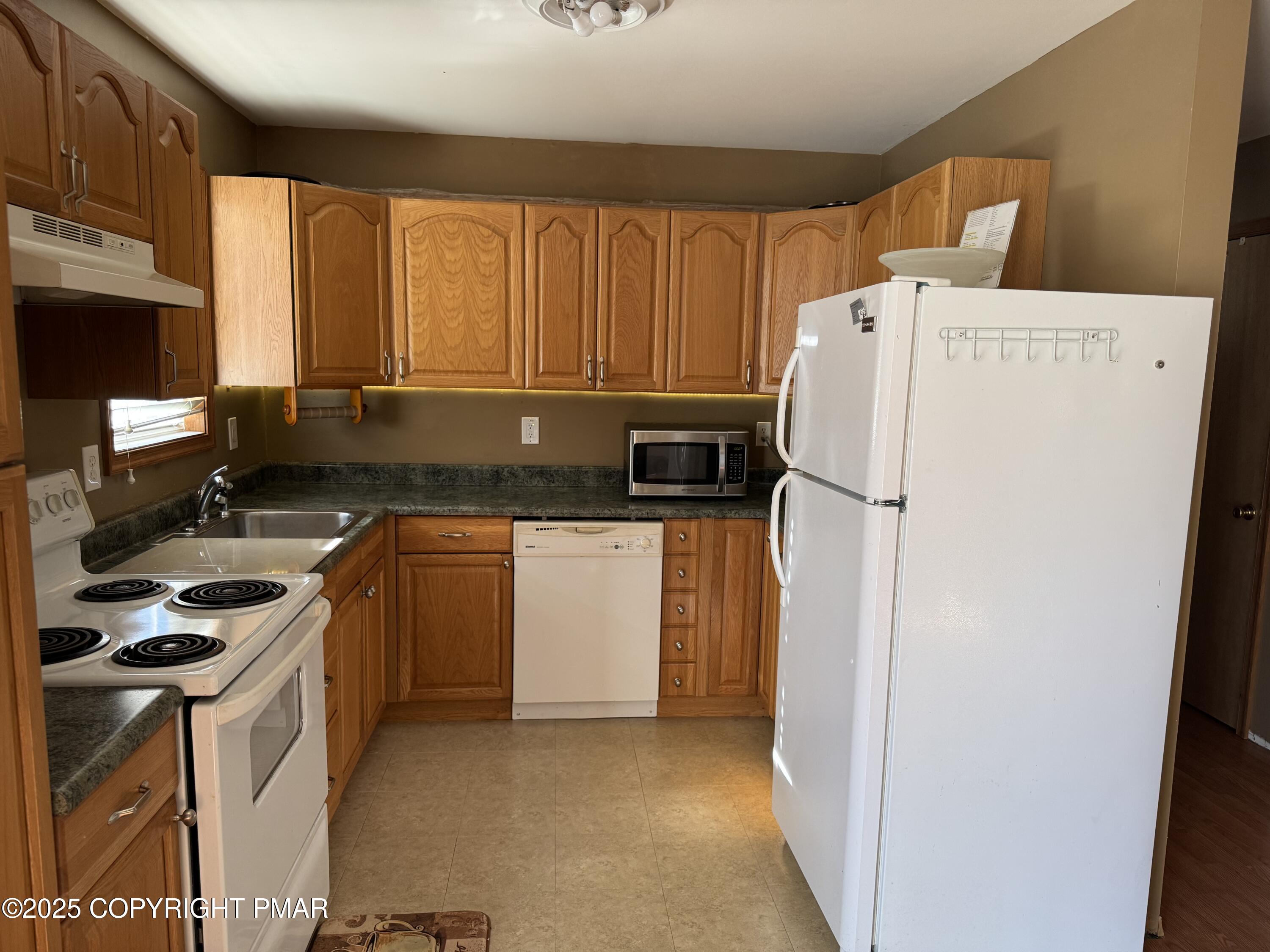 152 Bull Run Long Pond, PA 18334 - Photo 14 of 58 a kitchen with a refrigerator sink and stove top oven