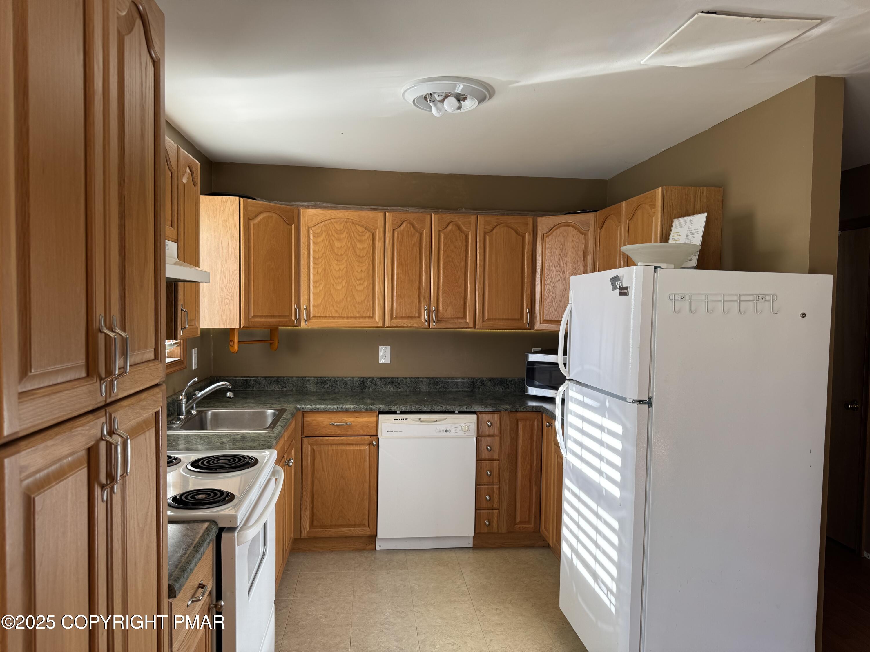 152 Bull Run Long Pond, PA 18334 - Photo 19 of 58 a kitchen with a refrigerator a stove a sink and a window