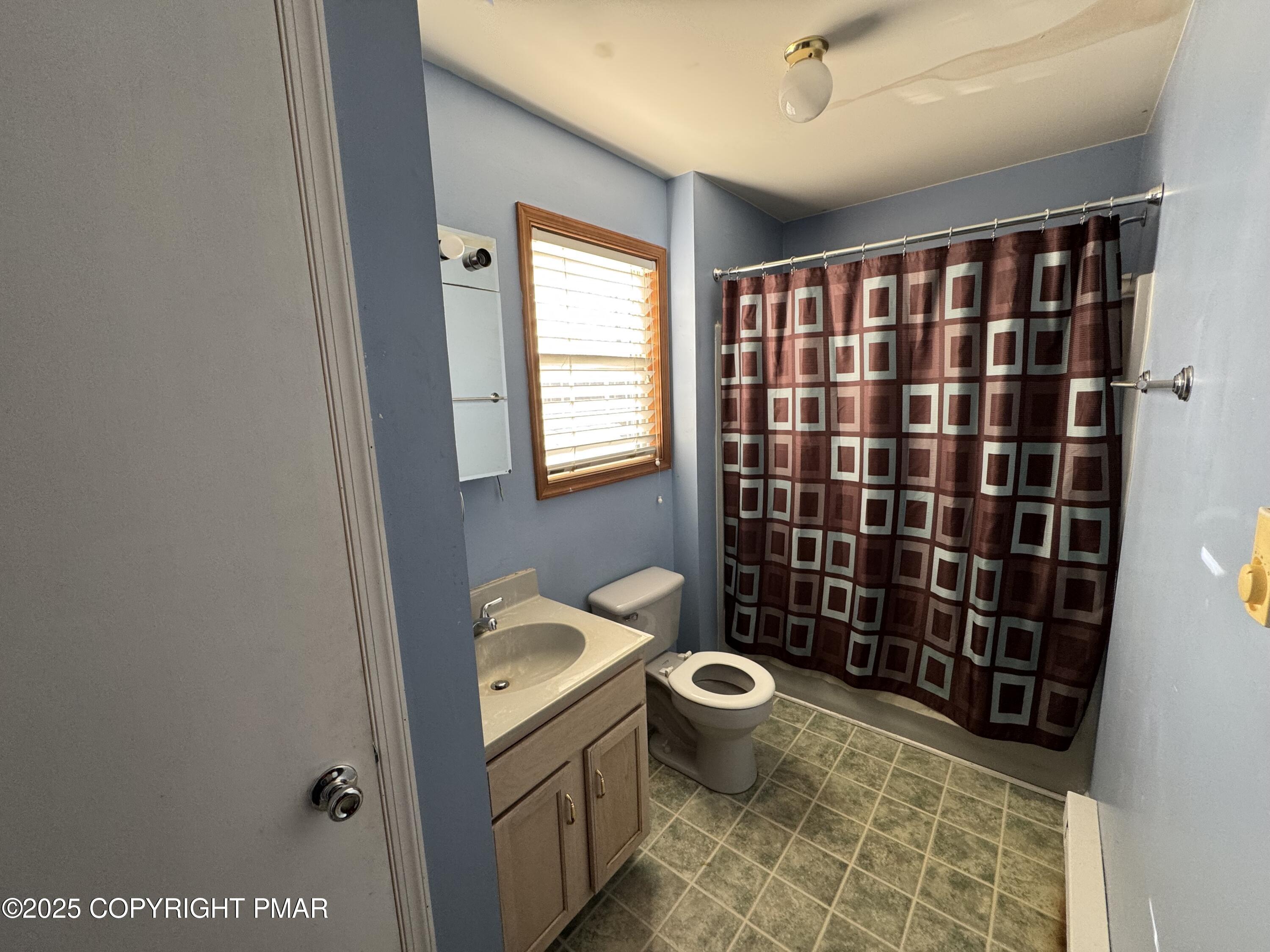 152 Bull Run Long Pond, PA 18334 - Photo 22 of 58 a bathroom with a toilet and a shower