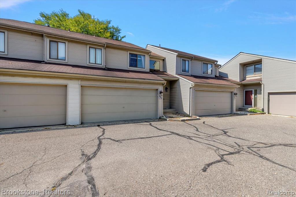 525 Oxford Court Rochester Hills, MI 48307 - Photo 5 of 49