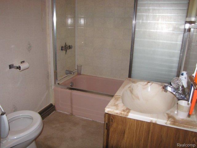 2646 Alger Road Port Huron, MI 48060 - Photo 5 of 7 Bathroom