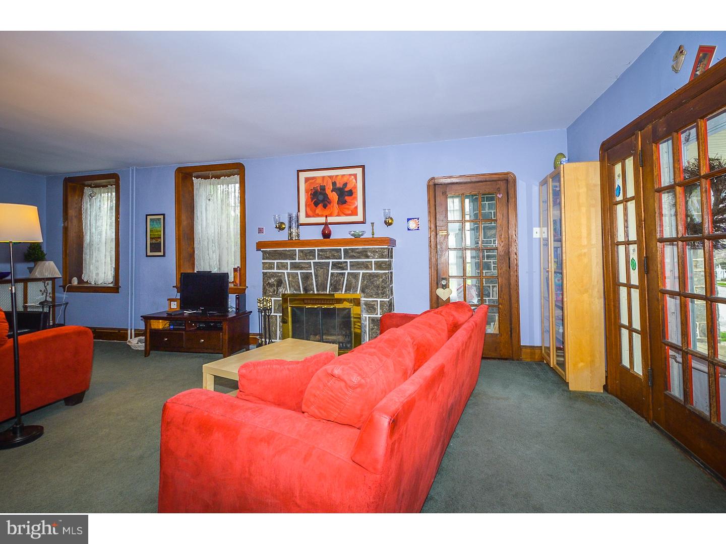 100 Ryers Avenue Cheltenham, PA 19012 - Photo 5 of 22 Living Room