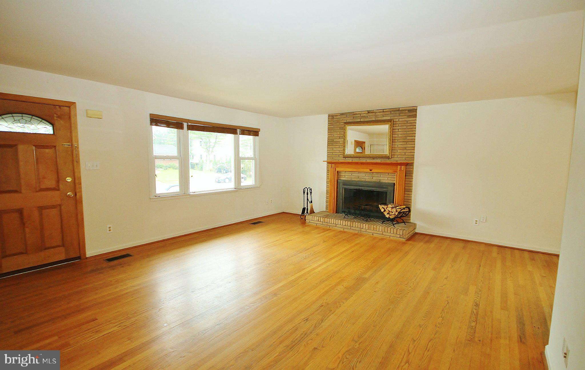 5504 Inverchapel Road Springfield, VA 22151 - Photo 3 of 51 Spacious living area with natural light.