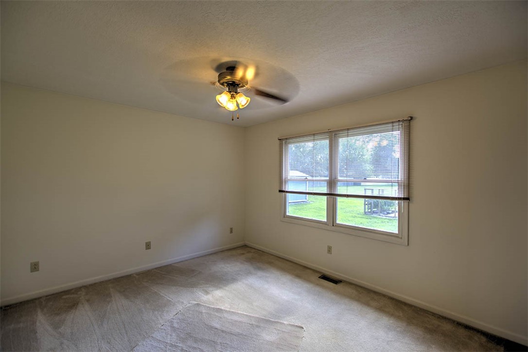 1215 South Airport Road Decatur, IL 62521 - Photo 14 of 24