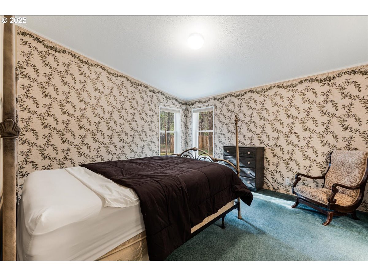 14674 Bluegrass Loop Sisters, OR 97759 - Photo 11 of 23