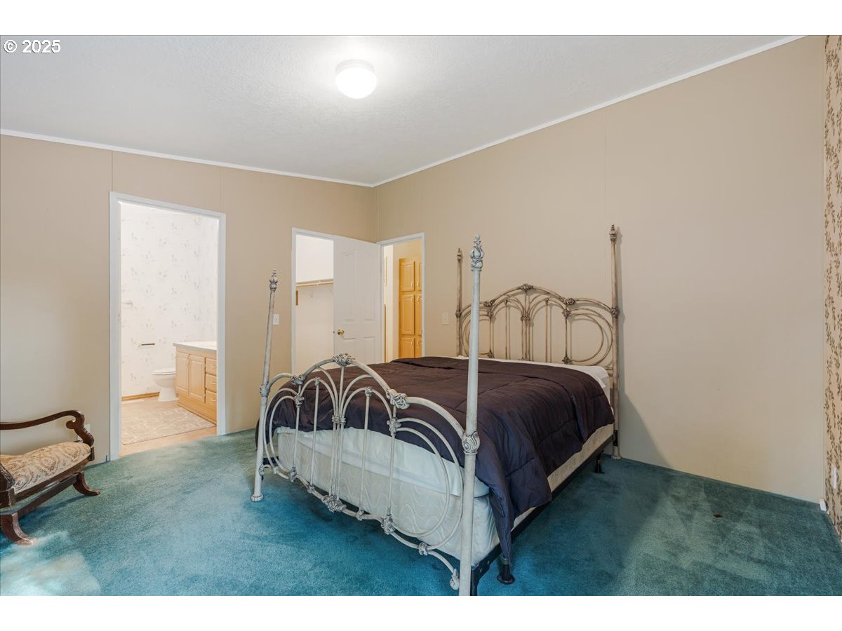 14674 Bluegrass Loop Sisters, OR 97759 - Photo 12 of 23