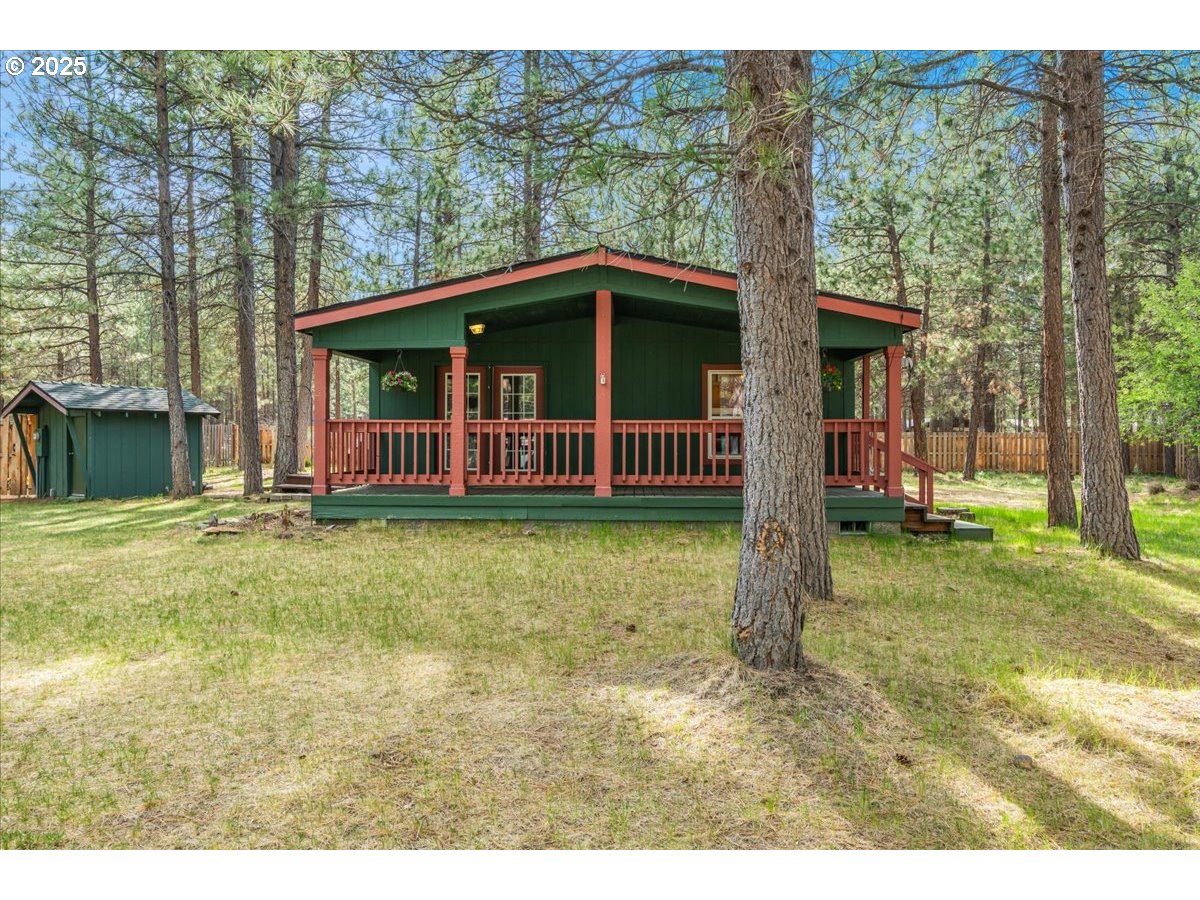 14674 Bluegrass Loop Sisters, OR 97759 - Photo 2 of 23