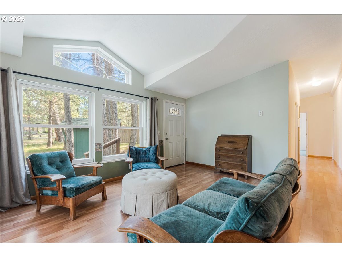 14674 Bluegrass Loop Sisters, OR 97759 - Photo 4 of 23