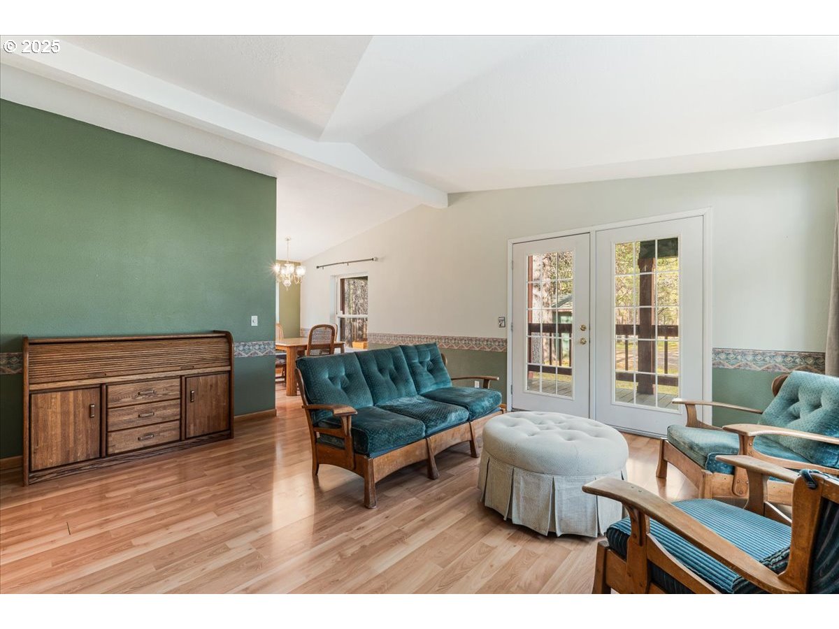 14674 Bluegrass Loop Sisters, OR 97759 - Photo 5 of 23