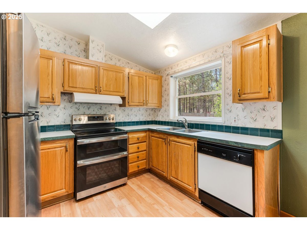 14674 Bluegrass Loop Sisters, OR 97759 - Photo 7 of 23