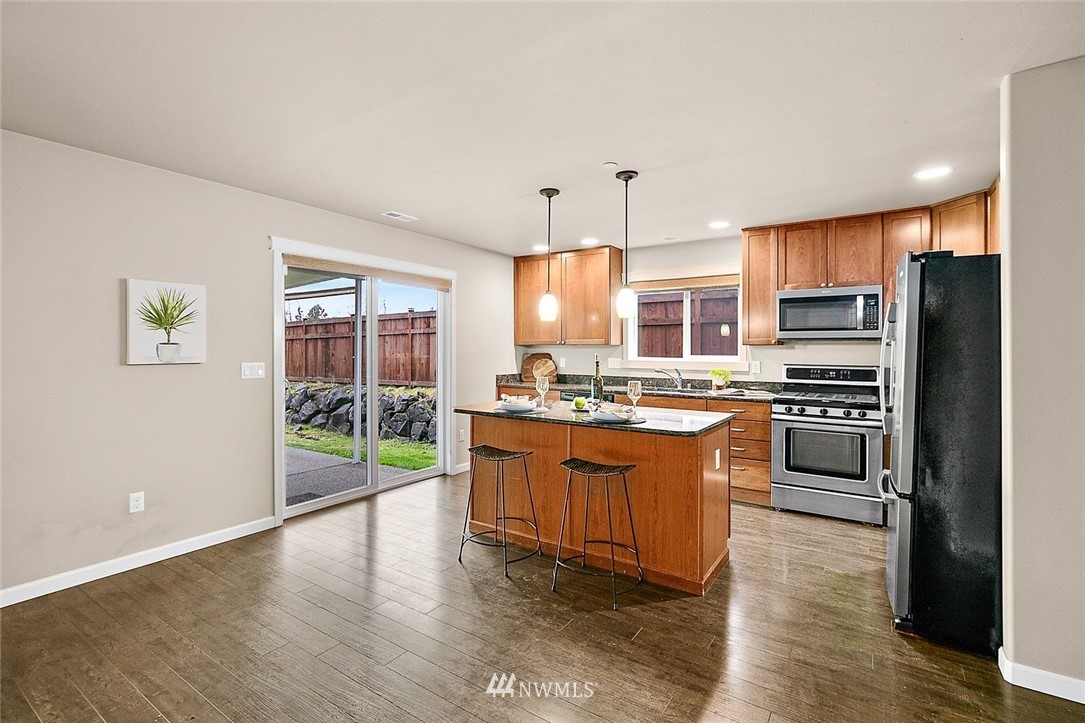 1147 Swan Loop DuPont, WA 98327 - Photo 8 of 40 Gallery Image 8