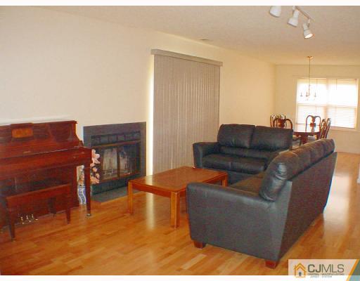 20 Rice Run East Brunswick, NJ 08816 - Photo 3 of 10 Gallery Image 3