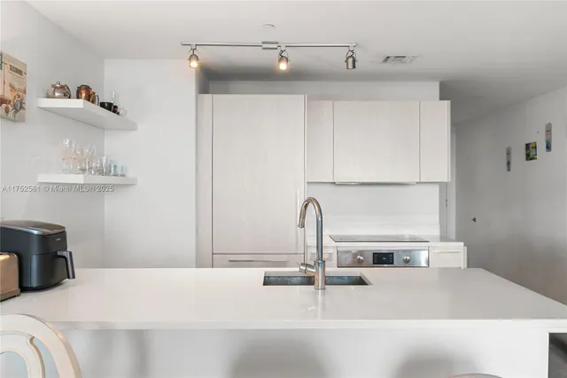 $599,000 | 501 Northeast 31st Street, Unit 910, Miami, FL 33137