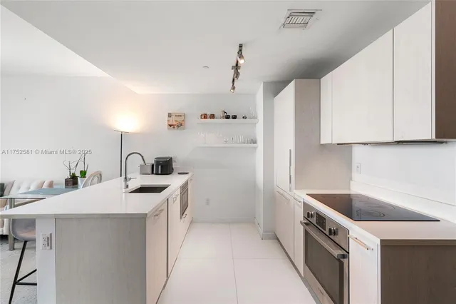 $599,000 | 501 Northeast 31st Street, Unit 910, Miami, FL 33137