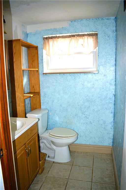 371 Main Street Leechburg, PA 15656 - Photo 5 of 24 a bathroom with a toilet a sink and a mirror