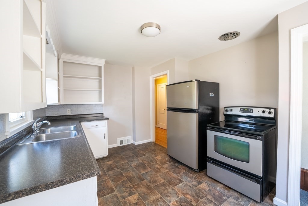 216 Dwight Road Springfield, MA 01108 - Photo 12 of 38