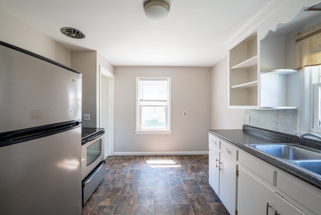 216 Dwight Road Springfield, MA 01108 - Photo 13 of 38