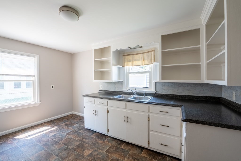 216 Dwight Road Springfield, MA 01108 - Photo 14 of 38