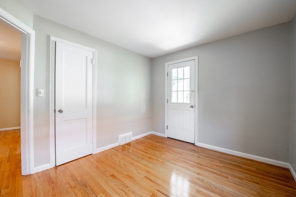 216 Dwight Road Springfield, MA 01108 - Photo 15 of 38