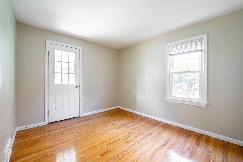 216 Dwight Road Springfield, MA 01108 - Photo 18 of 38