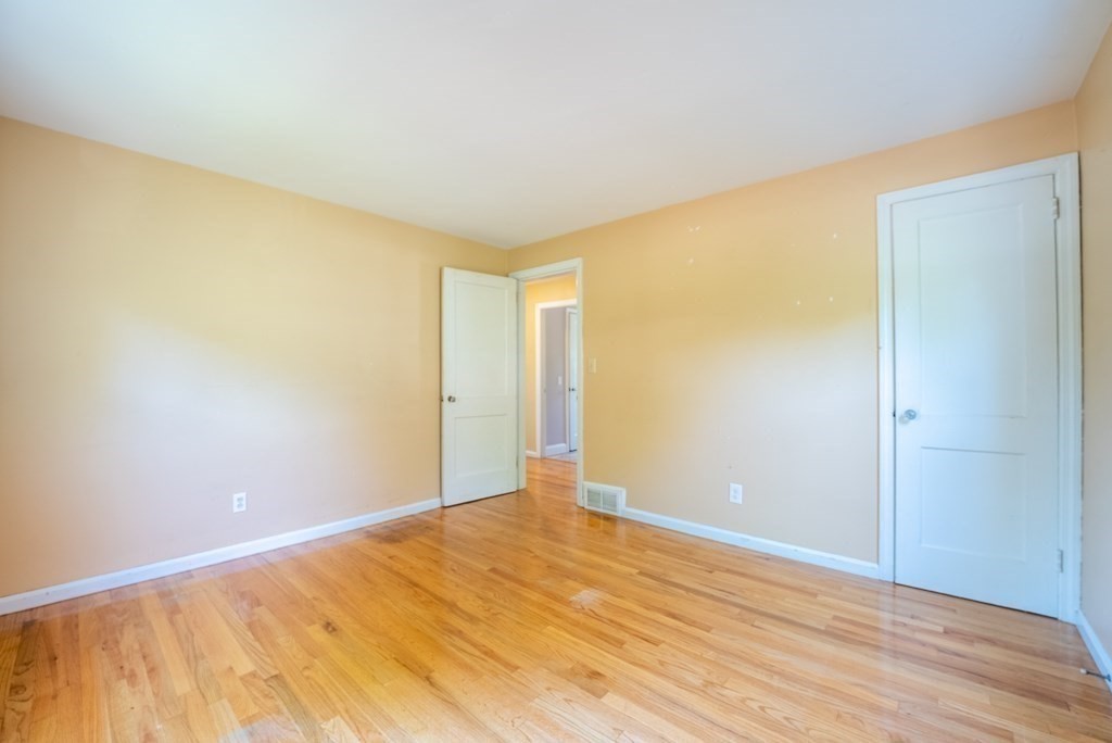 216 Dwight Road Springfield, MA 01108 - Photo 20 of 38