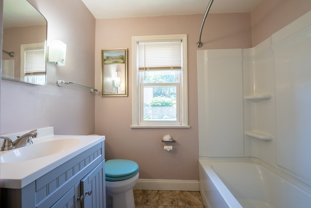 216 Dwight Road Springfield, MA 01108 - Photo 22 of 38