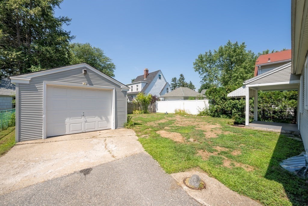 216 Dwight Road Springfield, MA 01108 - Photo 6 of 38