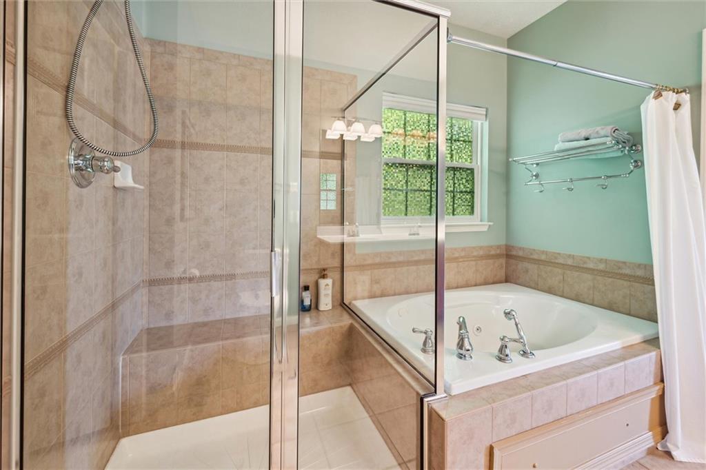136 Park Place McKees Rocks, PA 15136 - Photo 28 of 49 a bathroom with a bath tub and shower