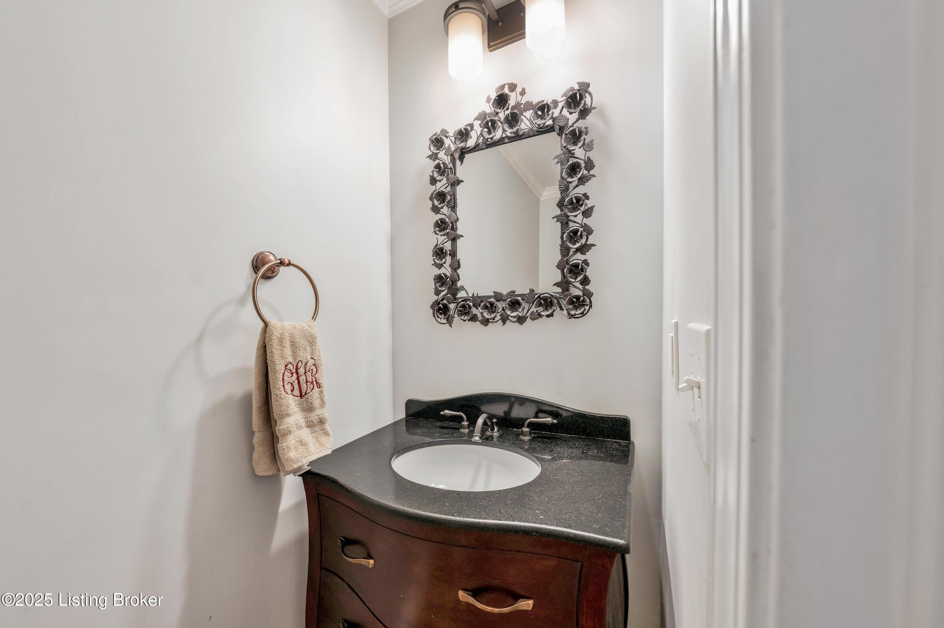 13414 Creekview Road Prospect, KY 40059 - Photo 26 of 80 Powder Room