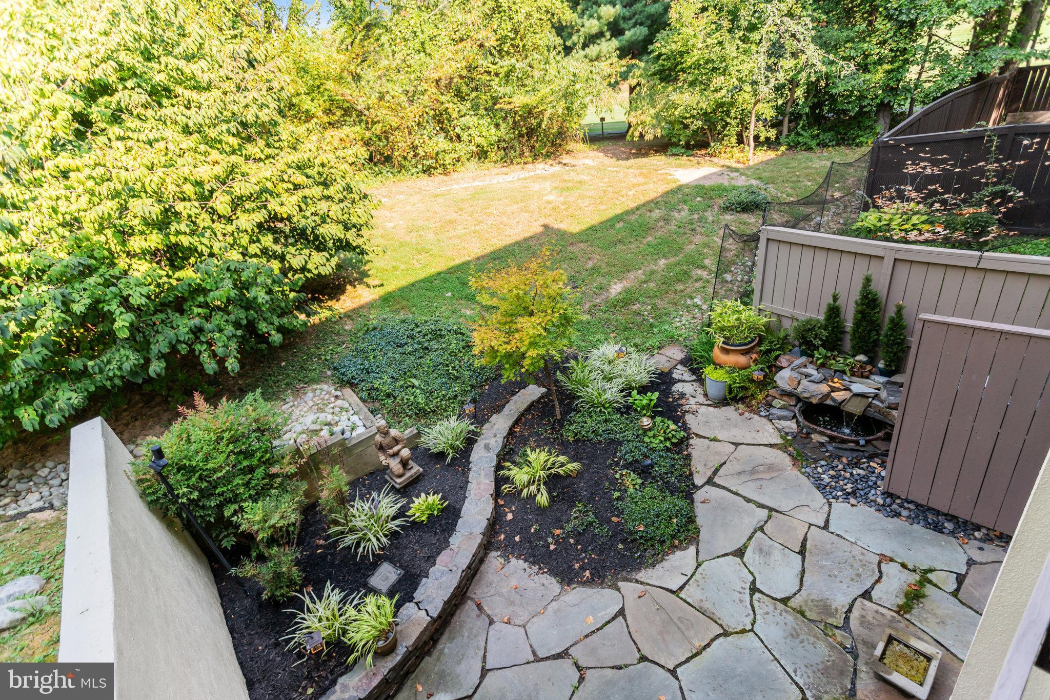 11724 Newbridge Court Reston, VA 20191 - Photo 3 of 61 Rear patio
