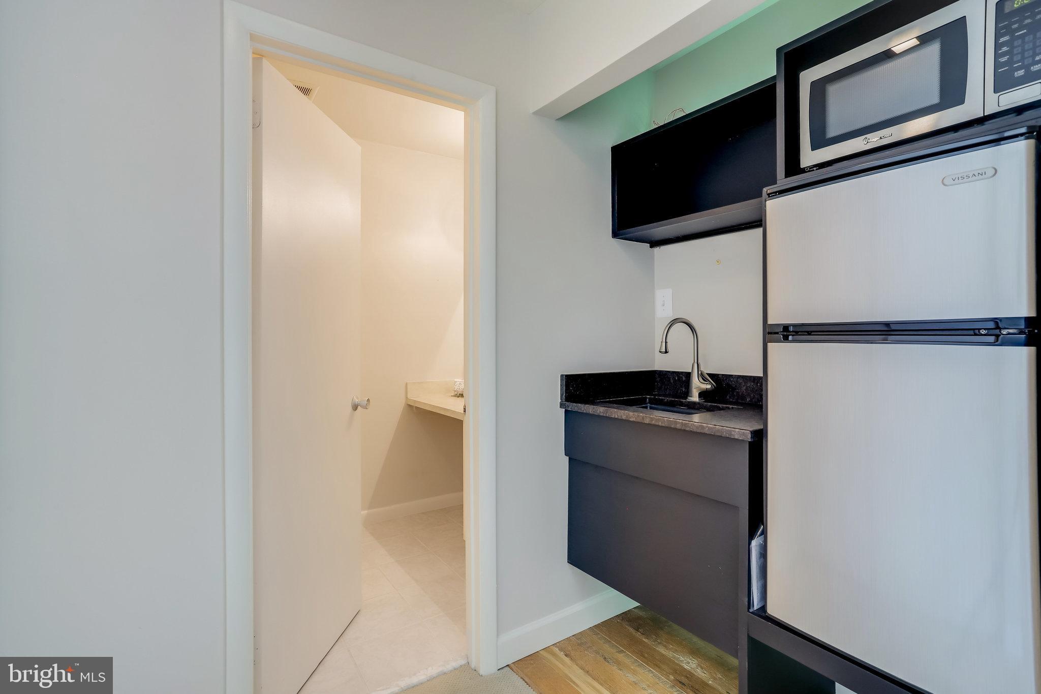 11724 Newbridge Court Reston, VA 20191 - Photo 32 of 61 Mini bar in Primary Bedroom