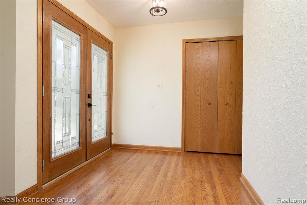 5412 Prairie View Brighton, MI 48116 - Photo 3 of 27
