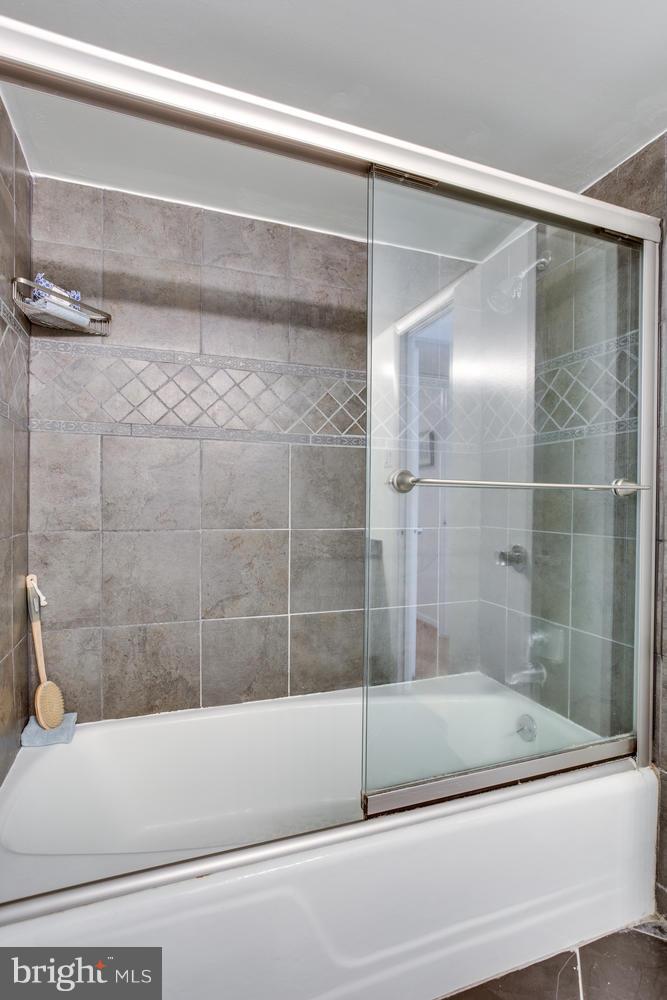 1140 23rd Street Northwest, Unit 702 Washington, DC 20037 - Photo 14 of 27 Bath (Master)