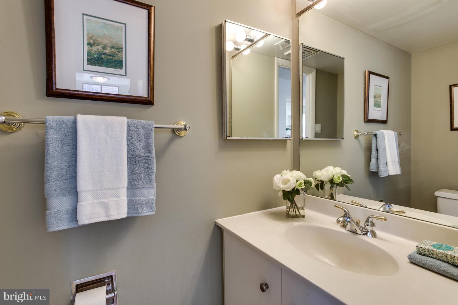 1140 23rd Street Northwest, Unit 702 Washington, DC 20037 - Photo 17 of 27 Powder Room