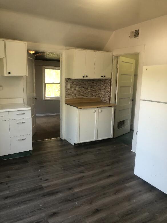 1236 Spring Street Muskegon, MI 49442 - Photo 2 of 7 1236 spring 1