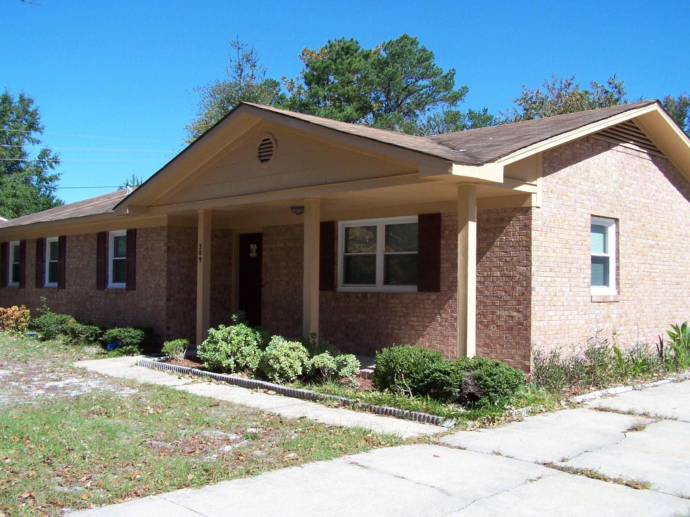 309 Spartan Road Wilmington, NC 28405 - Photo 2 of 13 101_6159