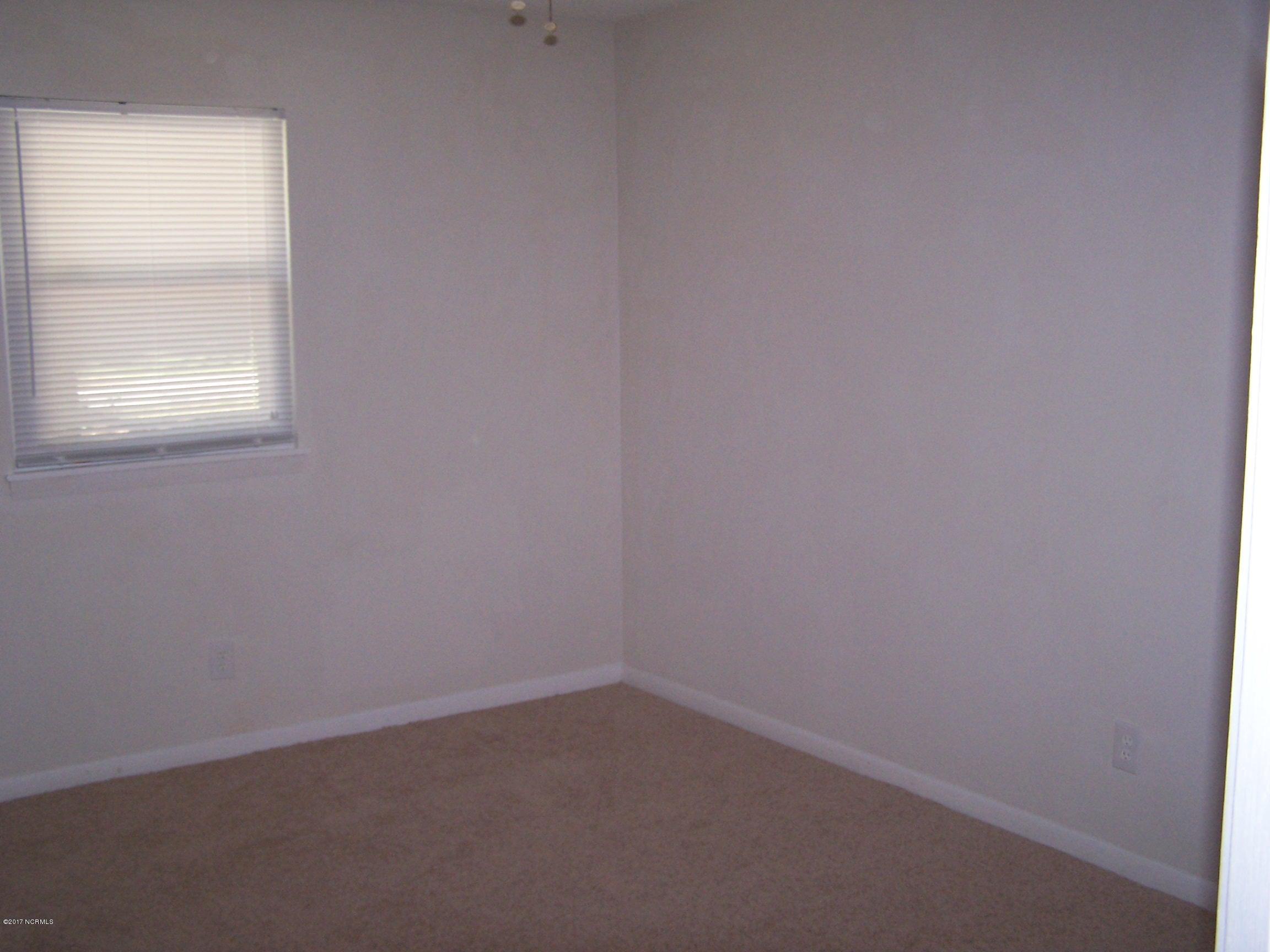 309 Spartan Road Wilmington, NC 28405 - Photo 9 of 13 101_6172
