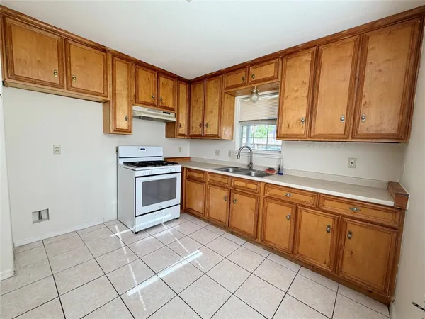 $1,675 | 11102 Maize Lane, Unit A, Houston, TX 77041
