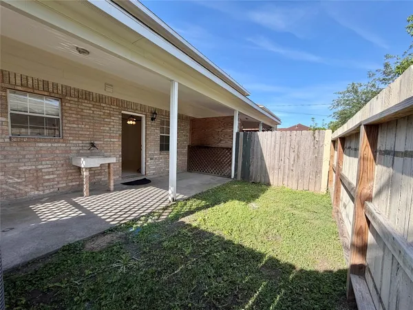 $1,675 | 11102 Maize Lane, Unit A, Houston, TX 77041