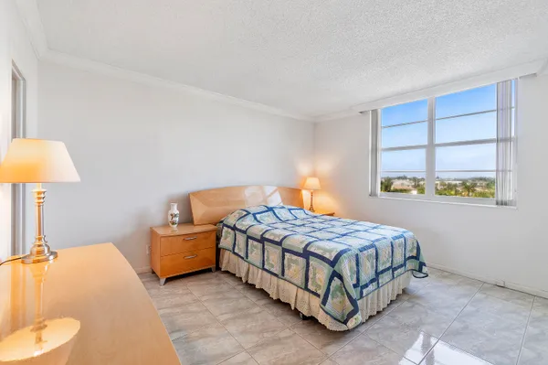 $3,500 | 2851 South Ocean Boulevard, Unit 4B, Boca Raton, FL 33432