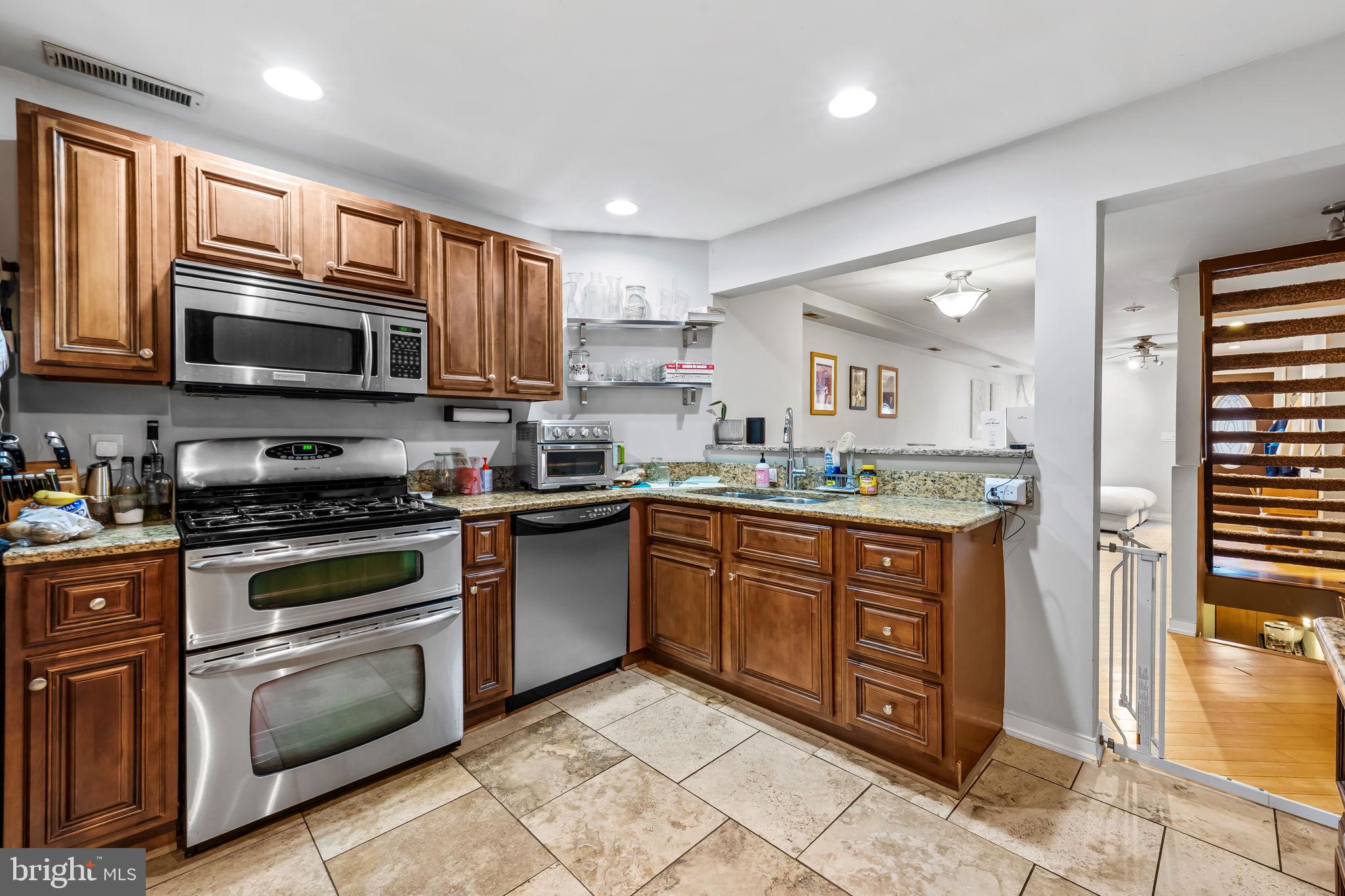 511 South Bradford Street Baltimore, MD 21224 - Photo 10 of 23