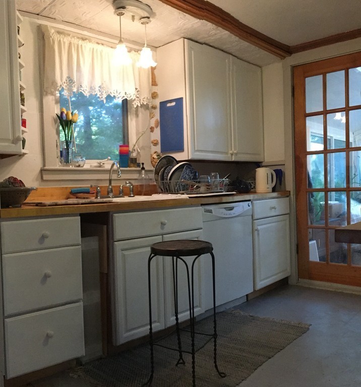 6 Lakeview Road Wayland, MA 01778 - Photo 2 of 16 Gallery Image 2
