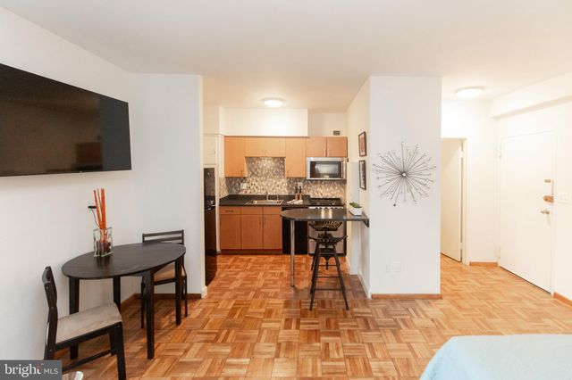 $245,000 | 1711 Massachusetts Avenue Northwest, Unit 809, Washington, DC 20036