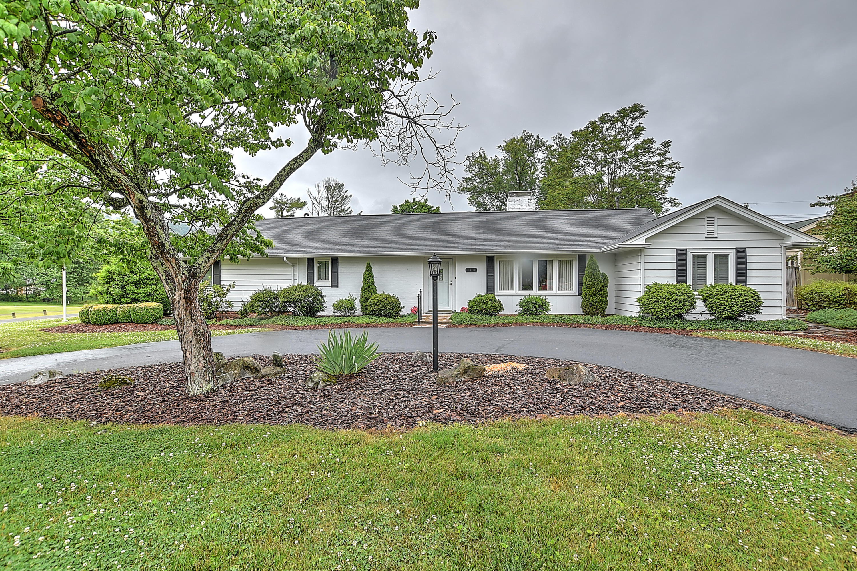 2101 Pendragon Road Kingsport, TN 37660 - Photo 2 of 58 Pendragon-54