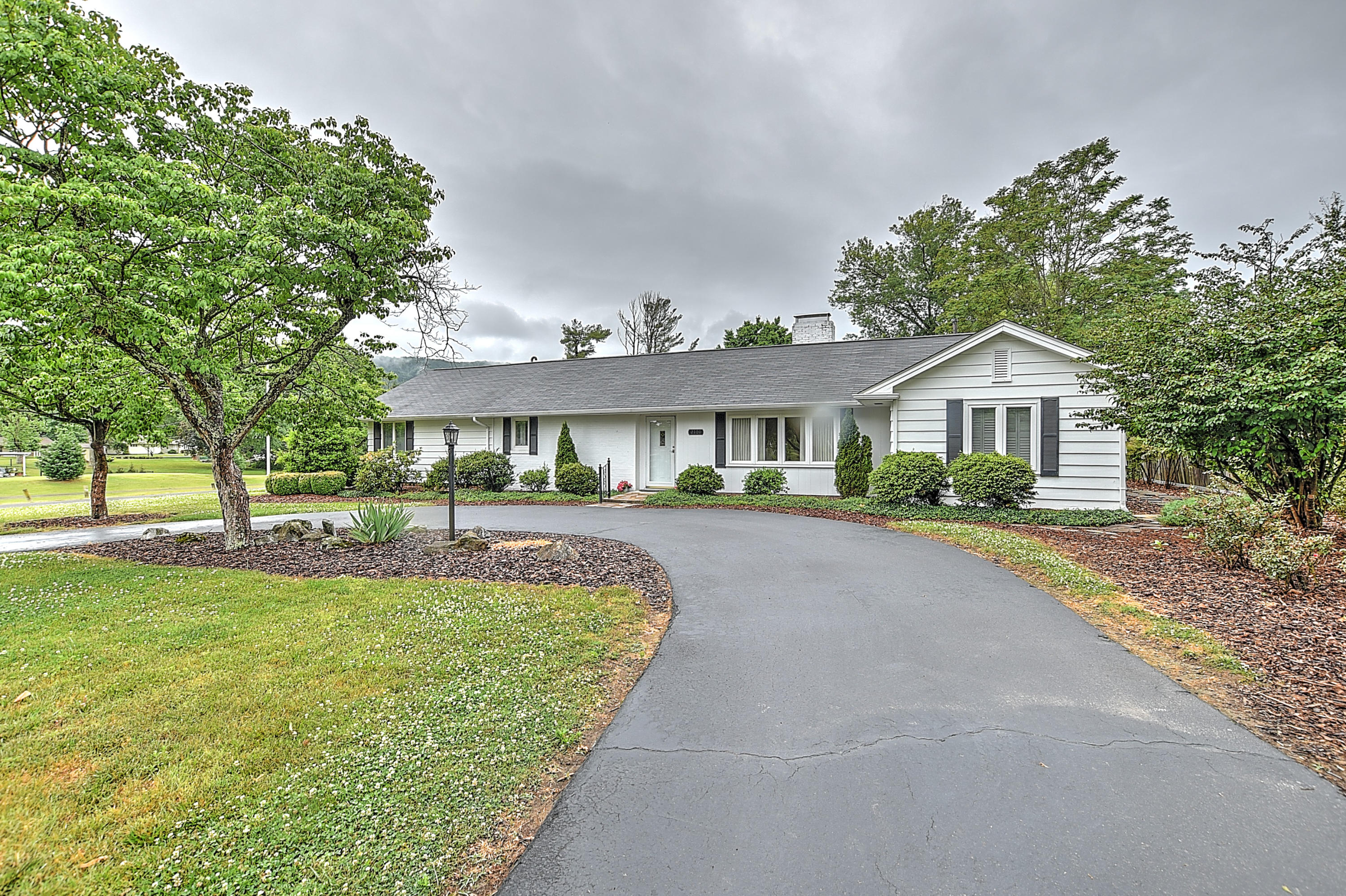 2101 Pendragon Road Kingsport, TN 37660 - Photo 3 of 58 Pendragon-55