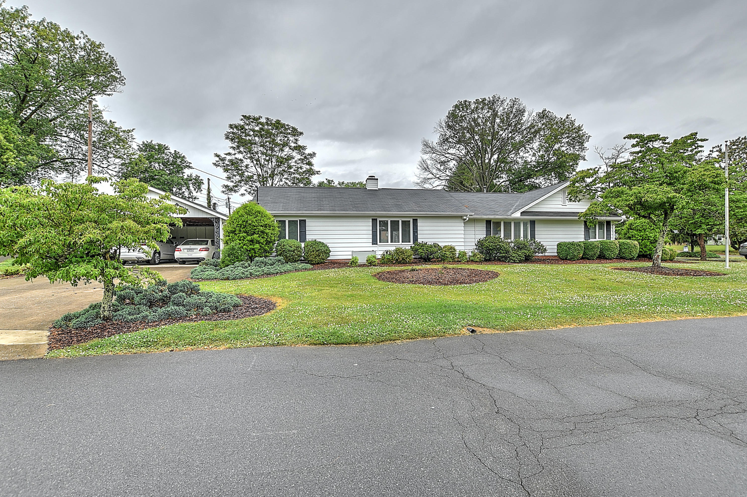 2101 Pendragon Road Kingsport, TN 37660 - Photo 4 of 58 Pendragon