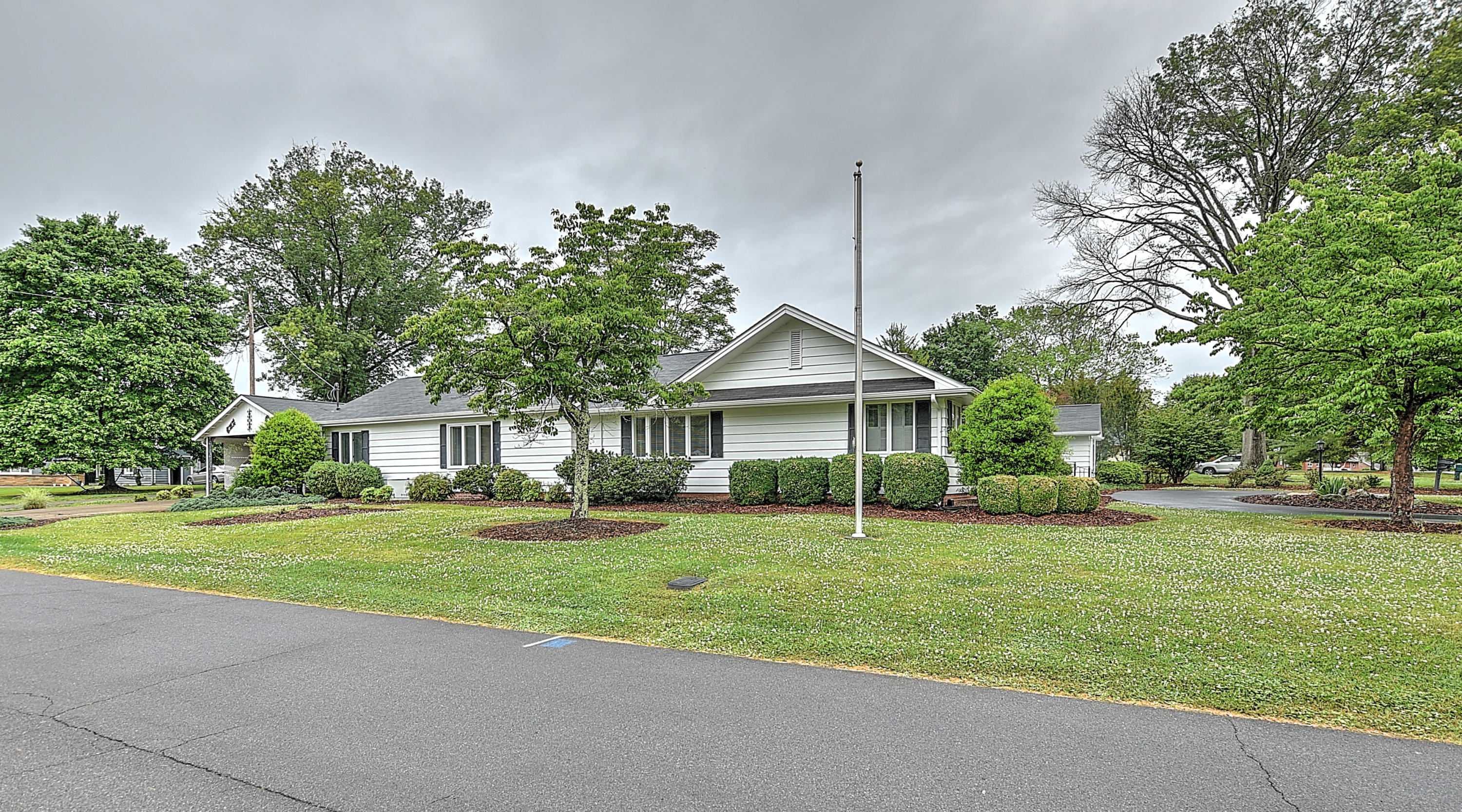 2101 Pendragon Road Kingsport, TN 37660 - Photo 6 of 58 Pendragon-3