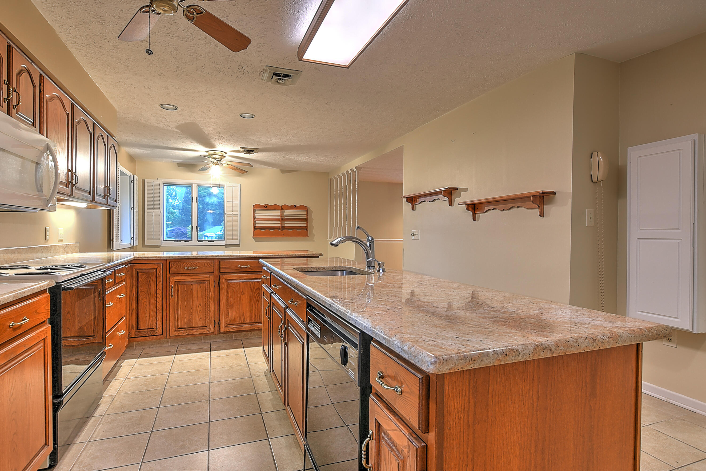 2101 Pendragon Road Kingsport, TN 37660 - Photo 10 of 58 Pendragon-7