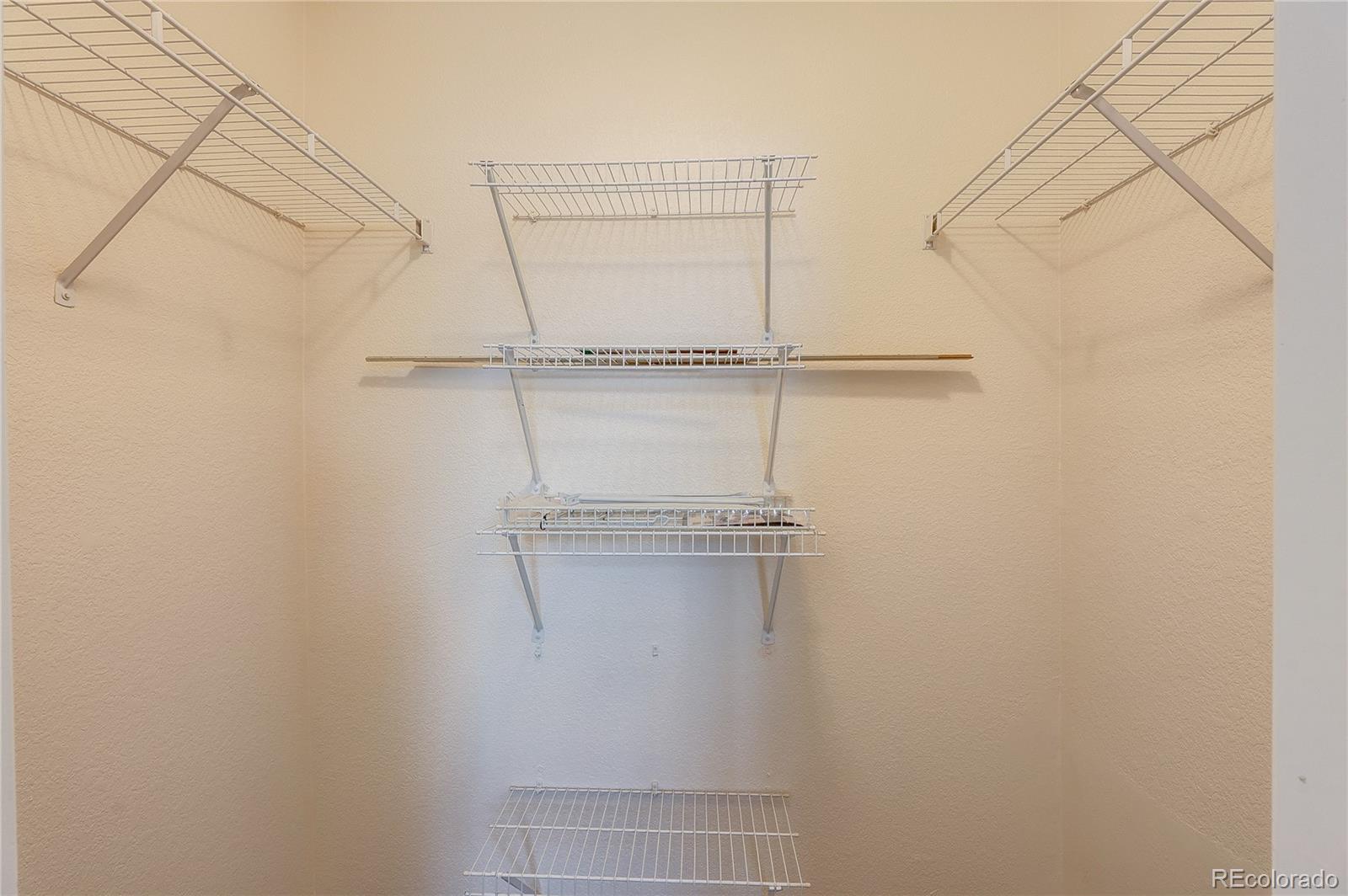 5756 North Genoa Way, Unit 12208 Aurora, CO 80019 - Photo 22 of 33 a bathroom with a glass shower door